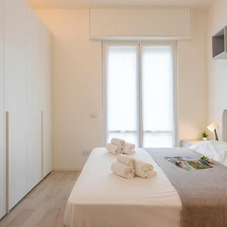 Cozy With Private Parking In - Happy 公寓 东塞斯特里