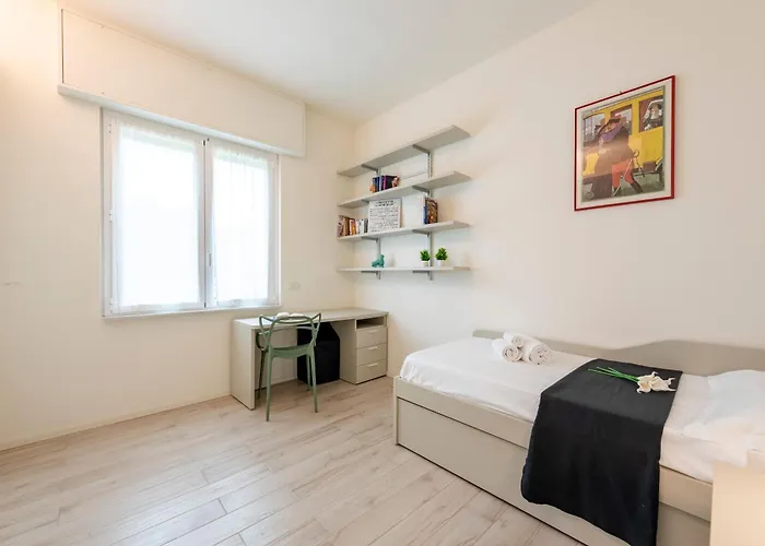 Cozy Flat In - Happy * 东塞斯特里